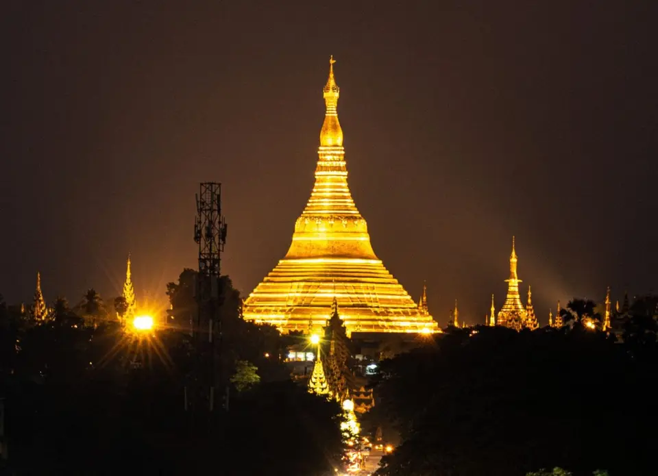 Yangon sightseeing / Myanmar itinerary / Shwedagon Pagoda at night