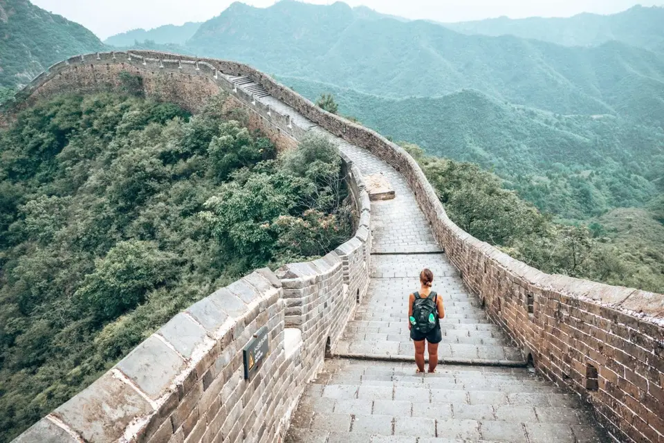 Picture of girl on the Jinshanling Great wall in China