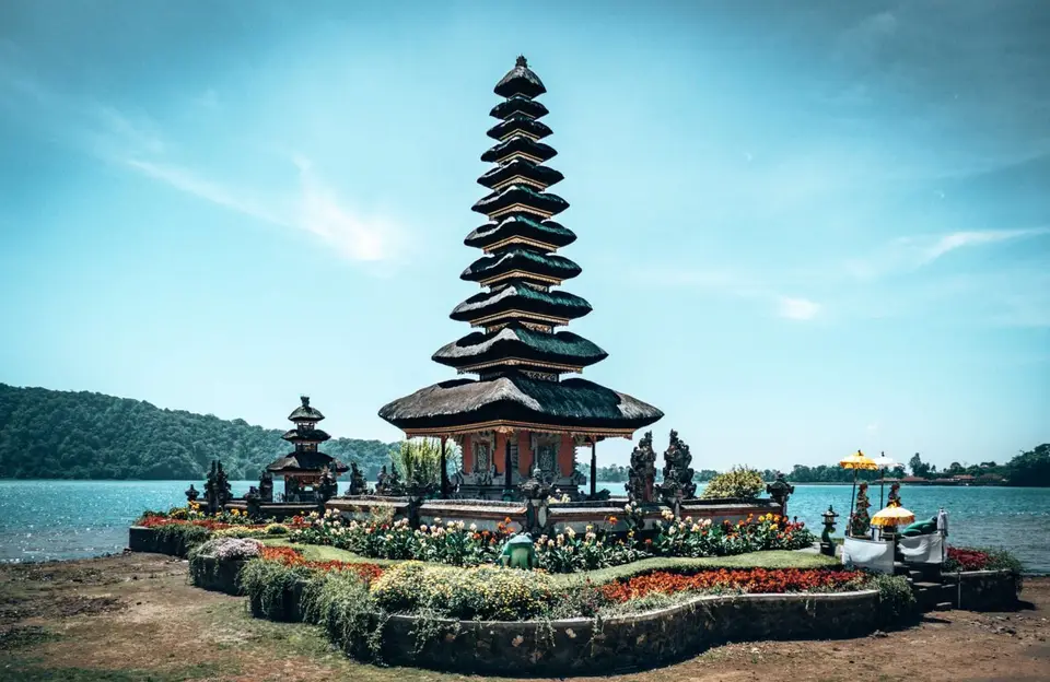 Wanagiri Hidden Hills Tour - Ulun Danu Beratan Temple