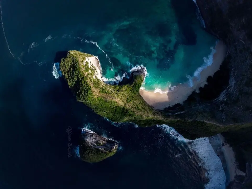 Landmarks in Indonesia - Kelingking Beach