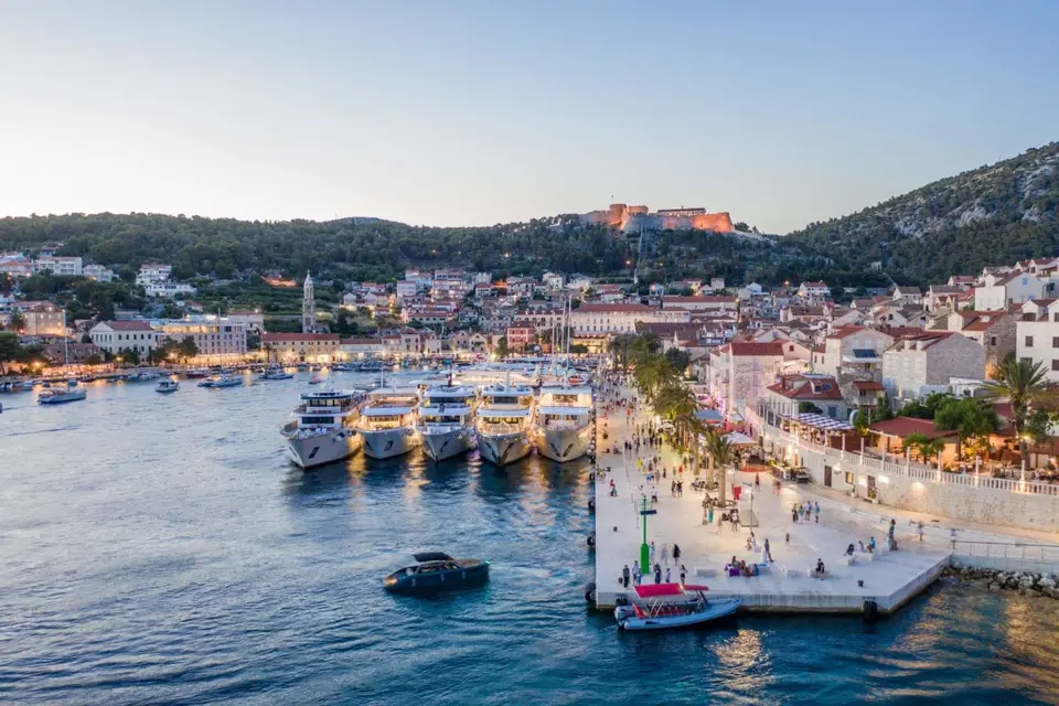 Hvar itinerary 2 days - Hvar promenade