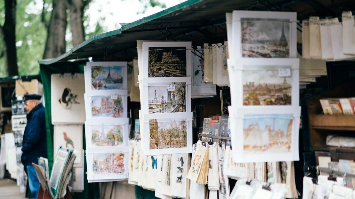 Best things to do in Paris - walk past the Bouquinistes