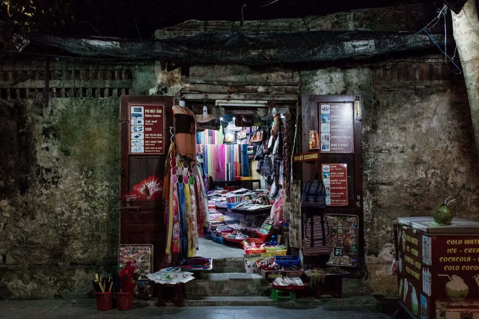 4 days in Hanoi itinerary - storefront