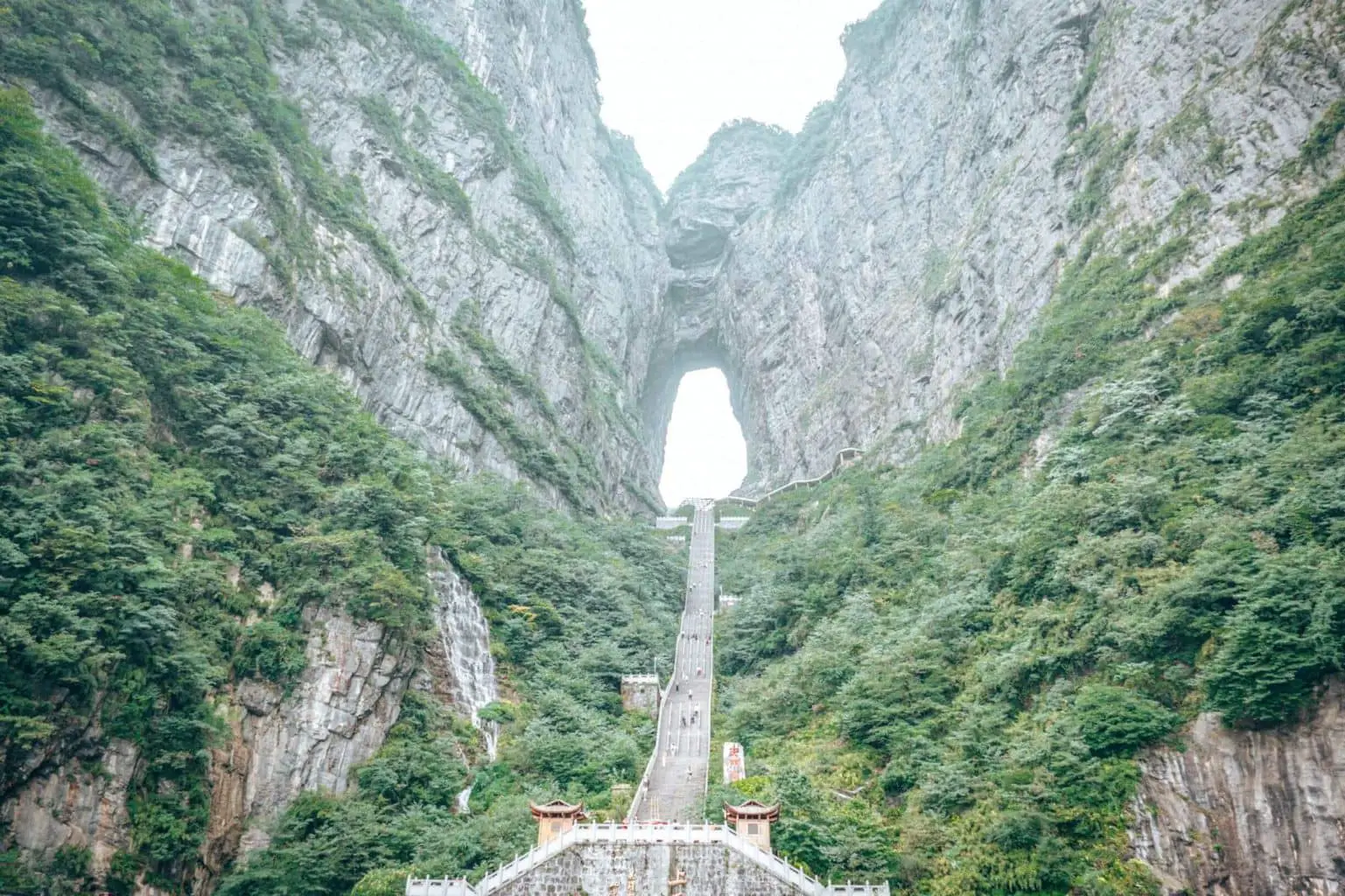 travel to zhangjiajie national forest park
