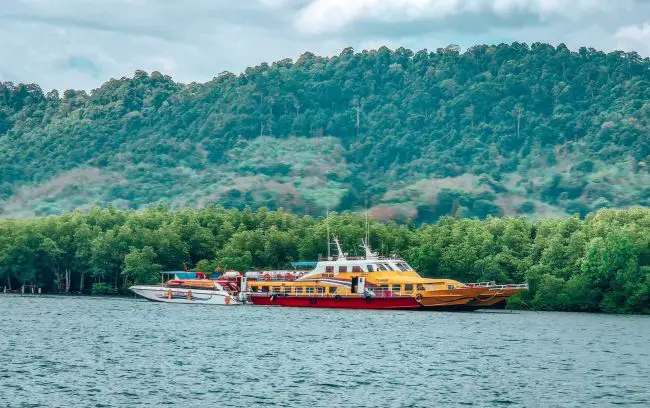 Koh Lanta to Koh Lipe Ferry Tigerline and Siri Lanta boats
