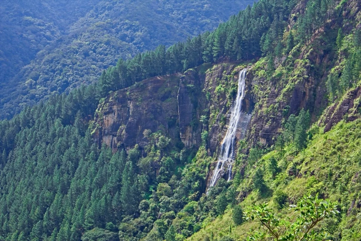 Sri Lanka famous landmarks - tallest falls, Bambarakanda Waterfall
