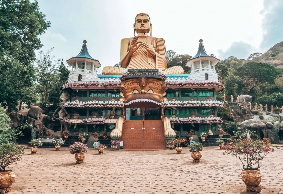 Landmarks in Sri Lanka - Golden Temple Dambulla