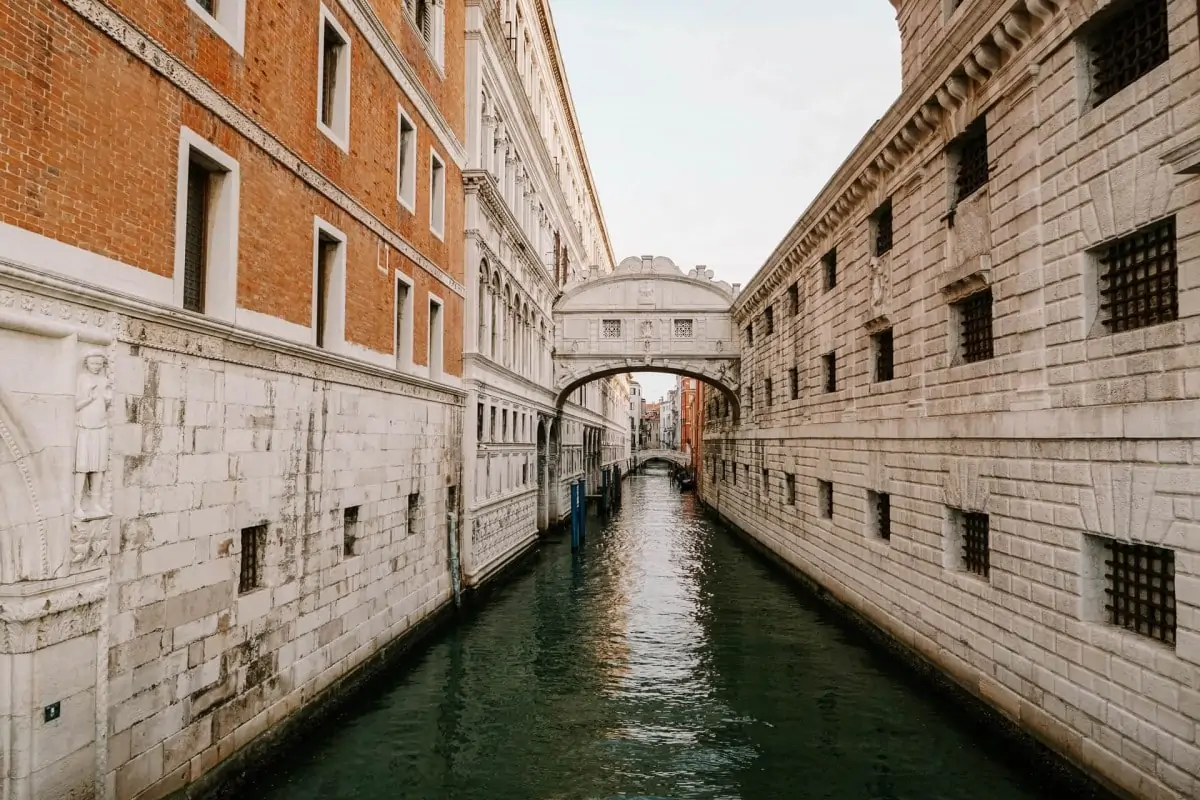 What to do in venice in 2 days - Bridge of Sighs